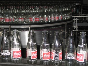 فاضلاب صنایع نوشابه و آبمیوه Coke bottles e1347964736771 300x225 - فاضلاب صنایع نوشابه و آبمیوه