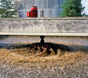 تصفیه فاضلاب به روش لجن فعال A044 00295 secondary aeration tank activated sludge at waste water treatment and purification plant Germany 300x265 - تصفیه فاضلاب به روش لجن فعال