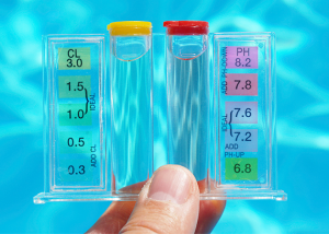 Maintain Chlorine and PH Level 1 300x214 - تصفیه آب استخر