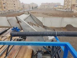 تصفیه فاضلاب چیست؟ آشغالگیر BOW SCREEN تصفیه خانه فاضلاب پردیسان قم 1 300x225 - تصفیه فاضلاب چیست؟